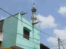 केसरगंज में बनी इसी मस्जिद के बाहर हनुमान चालीस पाठ करने का ऐलान किया गया है।