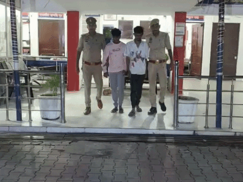 सदर बाजार पुलिस द्वारा दबोचे गए दोनों आरोपी।