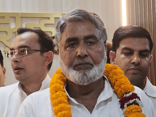 समारोह में अगवान के पिता गुलामनबी अगवान भी भावुक हो गए।