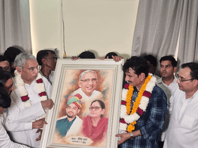 उपसभापति वीरेंद्र डारा ने भी सांसद की उपस्थिति में पदभार ग्रहण किया।
