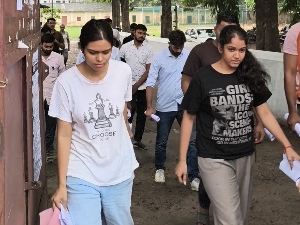 यूपी और बिहार में परीक्षा का संचालन कड़े सुरक्षा इंतजामों के बीच किया जा रहा है।