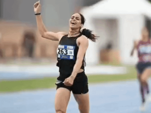 किरण पहल ने एशियन गेम्स में रिले इवेंट में गोल्ड और टीम इवेंट में सिल्वर मेडल जीता।
