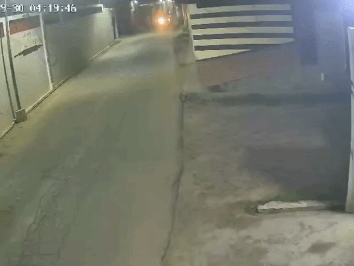CCTV में आते हुई दिखाई दी कार।