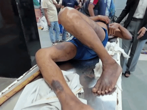 परिवार का आरोप है कि पुलिसकर्मियों ने सुखबीर को थाने लेकर पीटा।