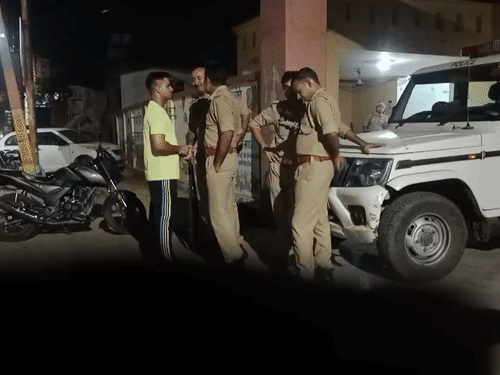 पुलिस ने मौके पर पहुंचकर जांच पड़ताल की। चांदनी की हड्डियां और मोबाइल बरामद कर लिया।