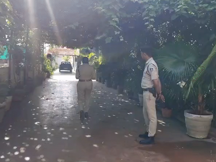 पुलिस मामले की जांच कर रही है।