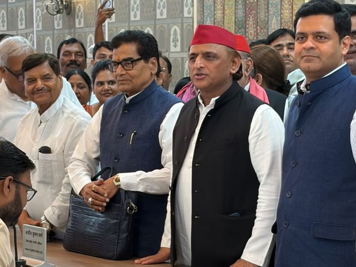 अखिलेश ने अंबानी के करीबी को राज्यसभा का टिकट दिया: धनराज परिमल के पिता NDA समर्थित सांसद, रामगोपाल के साथ नामांकन किया - Uttar Pradesh News नामांकन दाखिल करने बाद सपा नेताओं ने फोटो खिंचवाई। शिवपाल यादव भी मौजूद रहे।