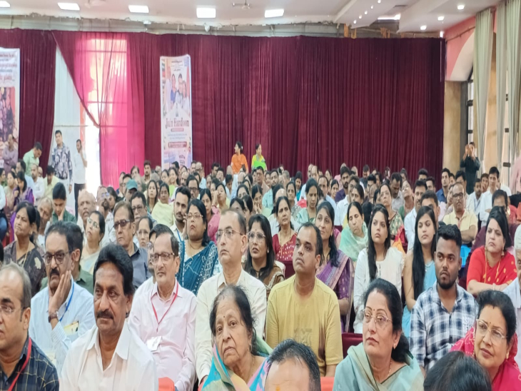 युवाओं ने परिवार, करियर, धार्मिक सोच और संस्कारों को समझने वाले जीवनसाथी की इच्छा जताई।