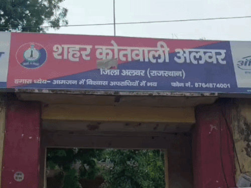 बाइक चोरी और साइबर ठगी के आरोपी भी पकड़े, चोरी की 4 मोटरसाइकिलें बरामद|अलवर,Alwar - Dainik Bhaskar