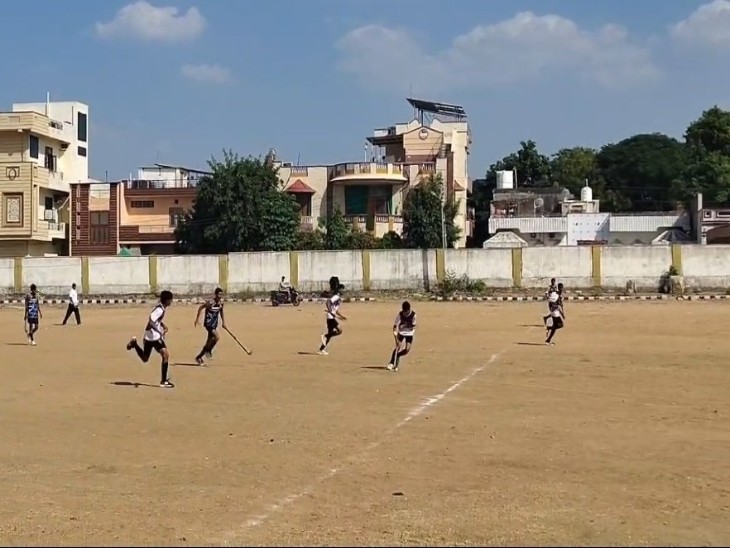 पहले दिन 16 मैच हुए। इनमें से जयपुर की टीम ने एकतरफा मैच जीता है।