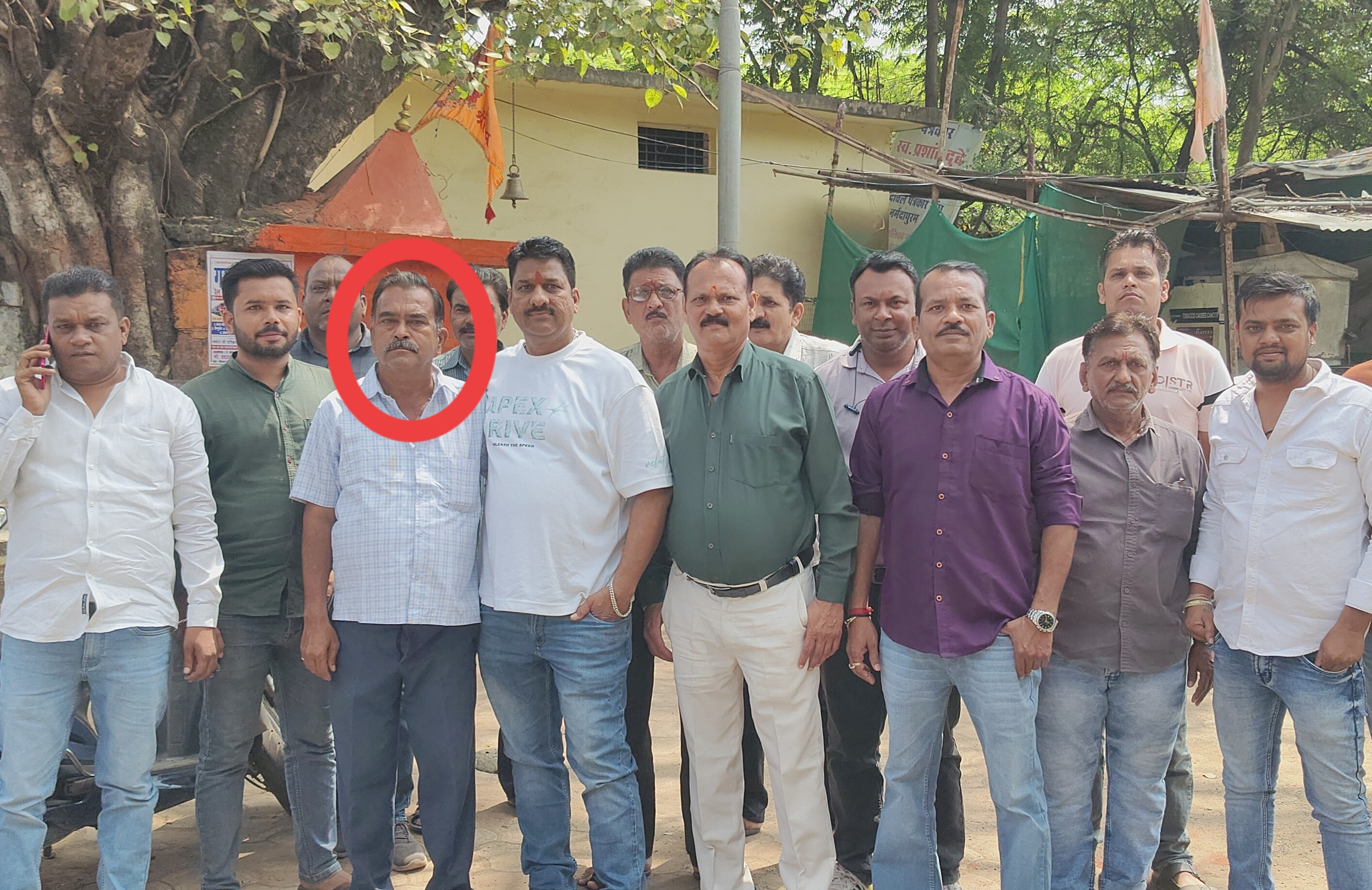 एक करोड़ के राशन घोटाले आरोपी प्रकाश तिवारी ने सेल्समैन संगठन के साथ वेतनमान बढ़ाने की मांग के लिए तीन दिन पहले ज्ञापन सौंपा था।