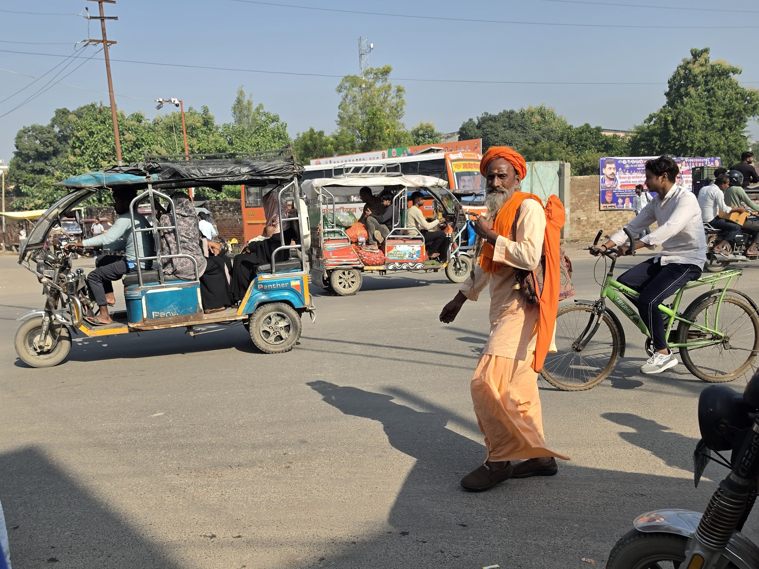 बारिश के बाद पिछले दिनों कई शहरों में कोहरे जैसी चादर छाने से विजिबिलिटी कम हो गई थी। - Dainik Bhaskar