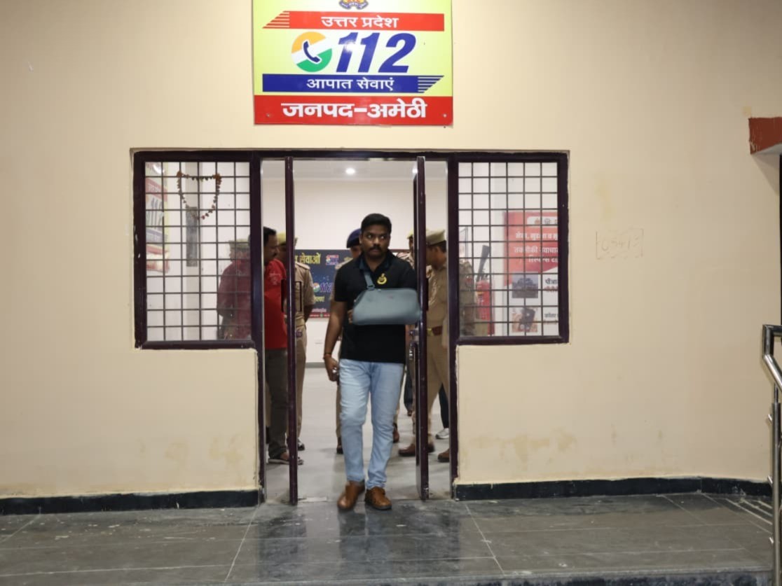 हाथ में चोट होने के बावजूद उन्होने पूरी पुलिस लाइन का निरीक्षण किया।