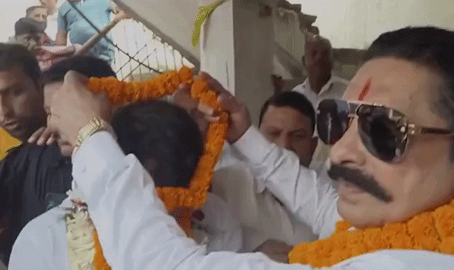 अनंत सिंह जनसुराज के प्रत्याशी अनुज सिंह का समर्थन कर रहे हैं।