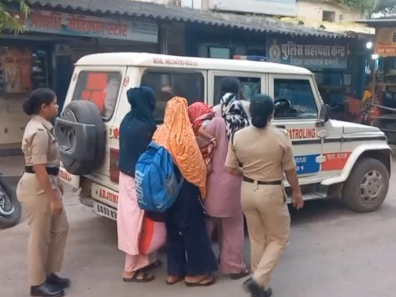 पुलिस ने 7 बालिग लड़कों पर धारा 151 के तहत प्रतिबंधात्मक कार्रवाई की है।