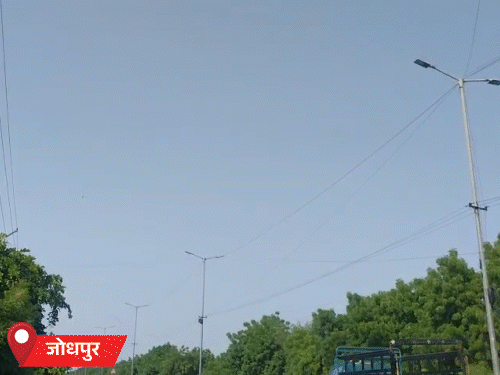 जोधपुर में मौसम साफ रहा, गर्मी ने लोगों को परेशान किया।