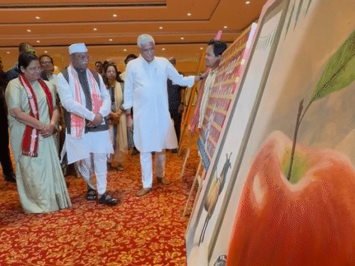 ऑक्टेव की ओर से आर्ट कैम्प भी आयोजित हुआ, जिसमें कलाकारों की कृतियों को प्रदर्शित किया गया।