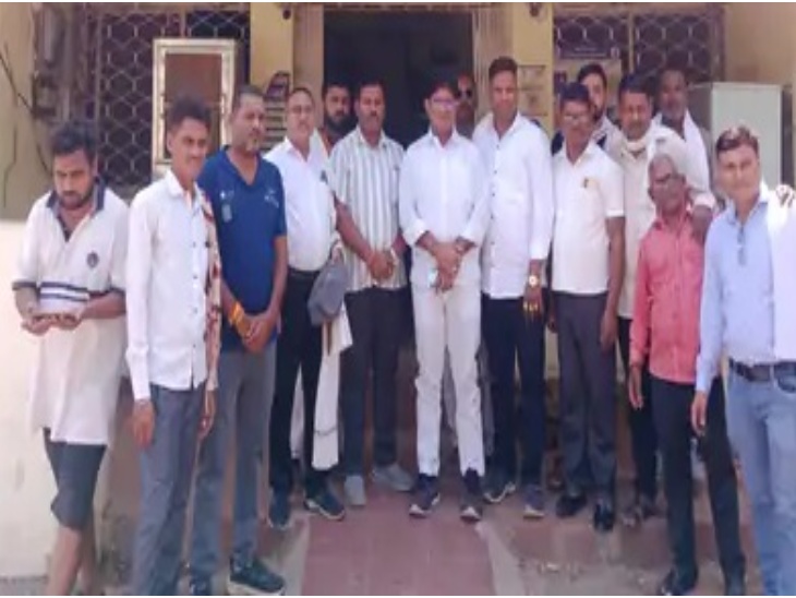मई महीने में सभी नेताओं ने उतई थाने में दी थी गिरफ्तारी।