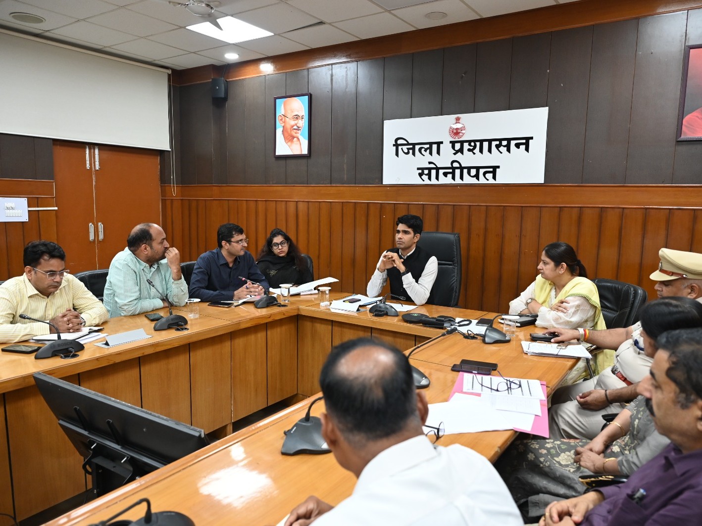 एडीसी द्वारा सेवा संकल्प अभियान के तहत 17 सितंबर से 17 अक्टूबर तक होने वाले कार्यक्रमों की समीक्षा की गई।