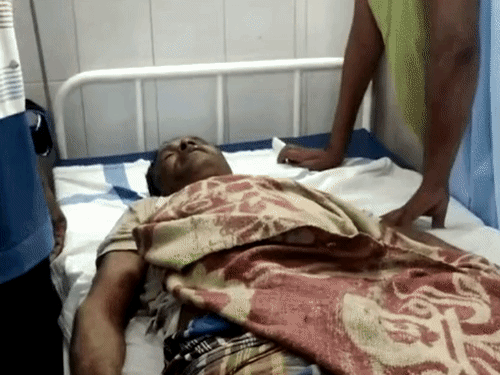सरपंच का शव गांव के तालाब के पास मिला, जिस पर चोट के निशान थे।