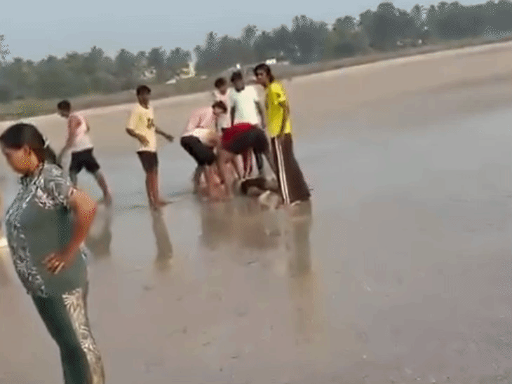 पिकनिक पर आया छात्रों का यह ग्रुप पुणे के आलंदी में एक प्राइवेट कोचिंग का था।
