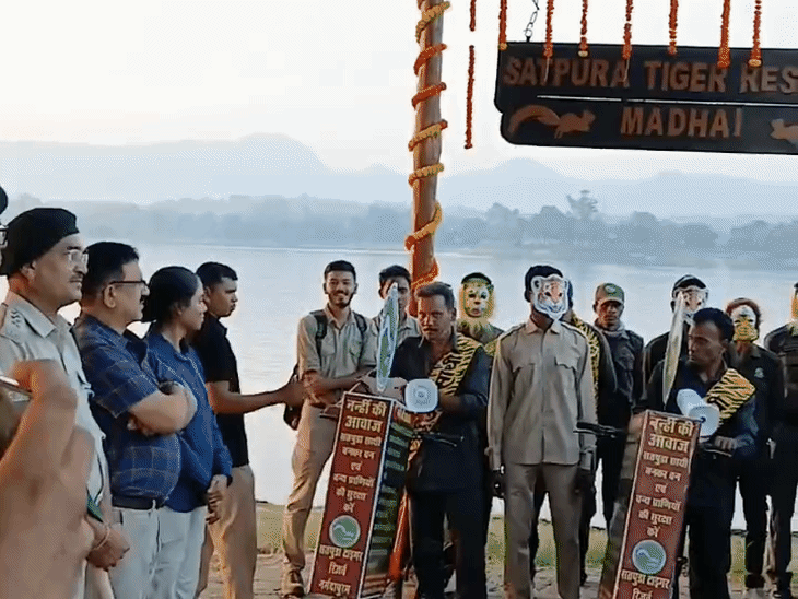 STR में देश-विदेश से पर्यटक सतपुड़ा पहुंचते हैं।