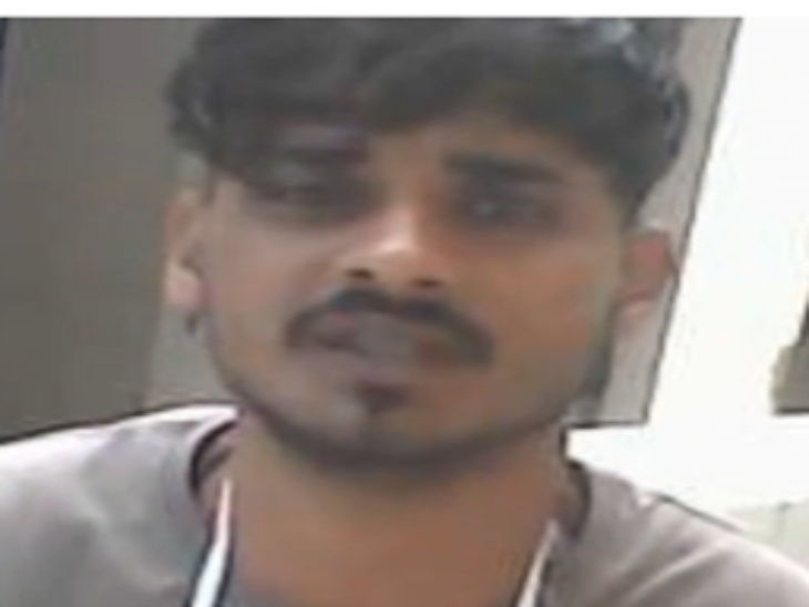 रायपुर जेल के अंदर प्रताड़ित करने का आरोप इस युवक ने लगाया है। वीडियो सोशल मीडिया में वायरल हो रहा है।