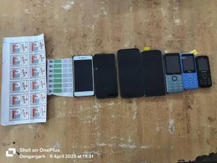 मोबाइल फोन के साथ नकली होलोग्राम भी छत्तीसगढ़ में पकड़े गए हैं।