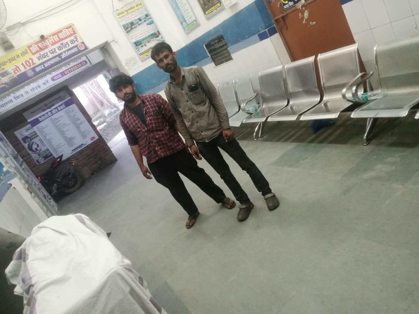 शव को लेकर सदर अस्पताल पहुंचे परिजन
