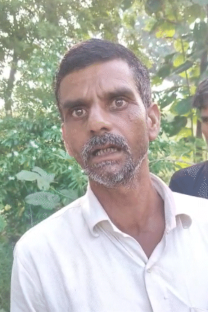 मंदिर में साफ-सफाई करने वाले द्रगपाल ने कहा- सुबह सफाई के लिए मंदिर पहुंचा तो देखा दोनों लाशें जल रही थीं।