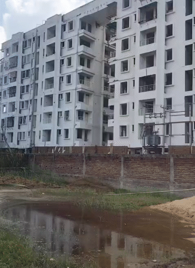 पटना में ईओयू की टीम दानापुर स्थित साईं वृंदावन सिटी में पहुंची, यहां फ्लैट निर्माणाधीन है, इस वजह से टीम लौट गई।