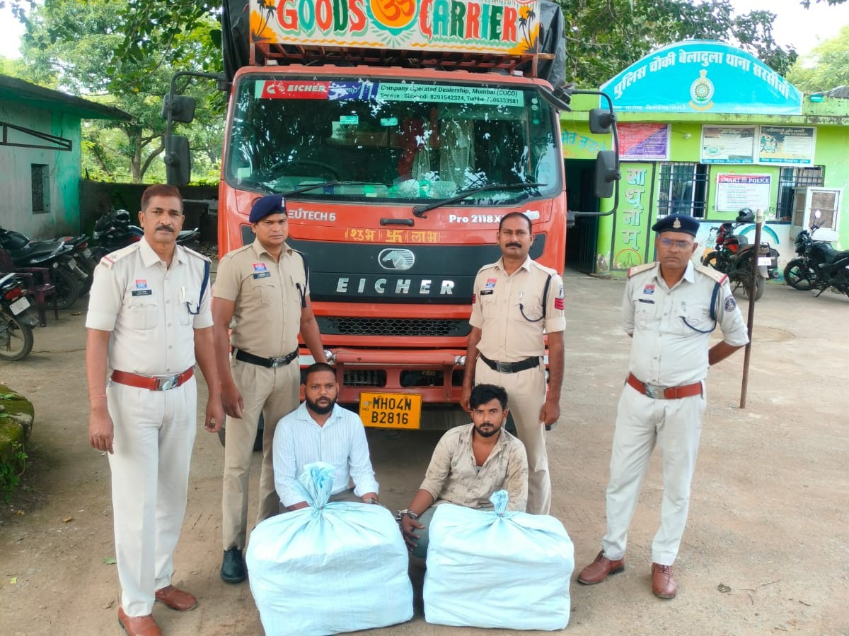 बेलादुला में आयशर की लोहे की अलमारी से 39.76 किलो गांजा मिला