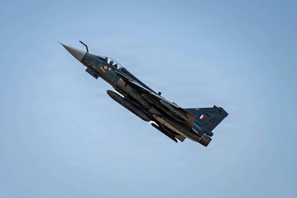भारतीय और विदेशी लड़ाकू विमानों के बीच वन-ऑन-वन और टू-ऑन-वन डॉगफाइट भी की गई।