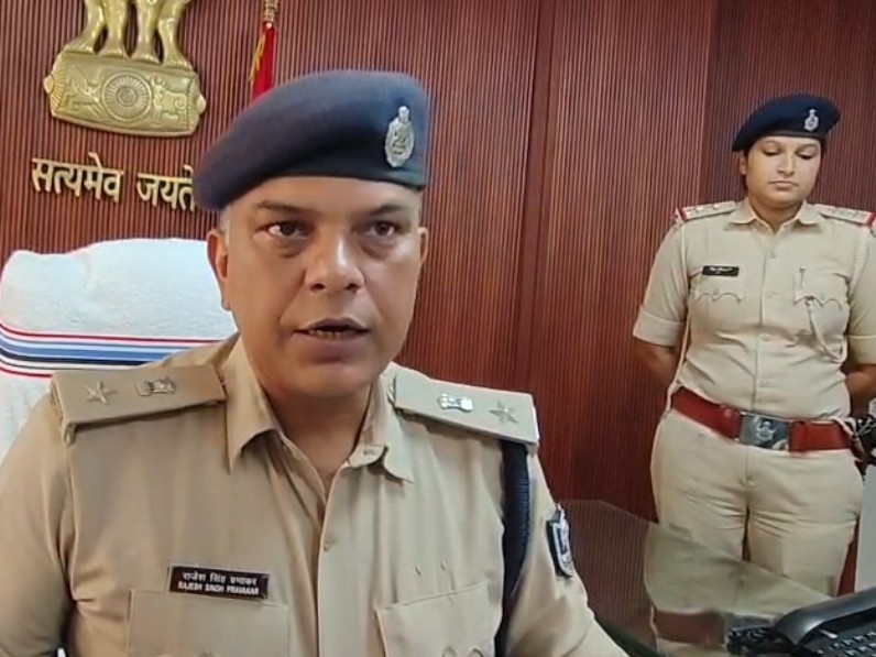 मामले की विस्तृत जानकारी देते हुए ग्रामीण एसपी राजेश सिंह प्रभाकर।