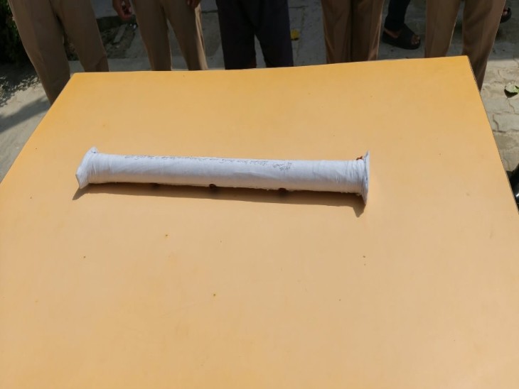 आरोपी के पास से बरामद हत्या में यूज रॉड।