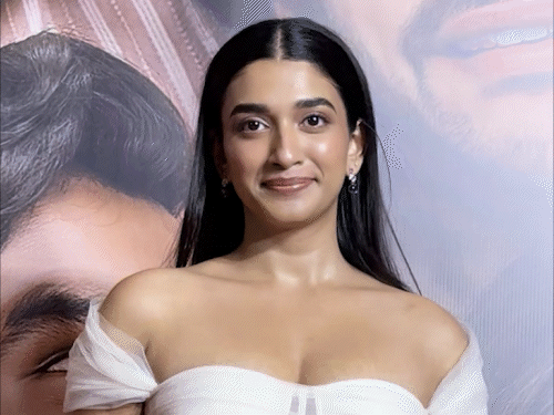 फिल्म निर्माता साजिद नाडियाडवाला की भतीजी आफिया सैयद फिल्म ‘प्रेम कीटाणु’ में मुख्य अभिनेत्री के तौर पर दिखाई दे रही हैं।
