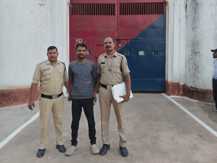 40 से ज्यादा मामले दर्ज, पहले 10 आरोपी जेल जा चुके हैं; हथियार-मोबाइल जब्त|कोरबा,Korba - Dainik Bhaskar