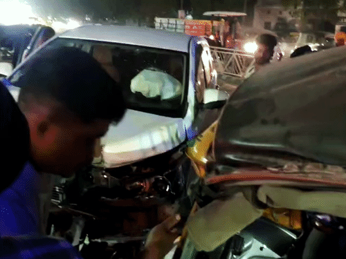 अमृतसर में सड़क हादसे के बाद क्षतिग्रस्त वाहन। - Dainik Bhaskar