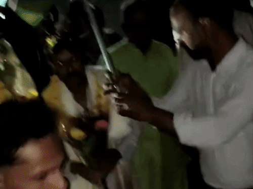 हर्षिता के पदक जीतने पर माता-पिता और शहरवासियों ने जश्न मनाया।