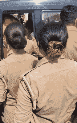 पुलिस ने संगठन की जिला अध्यक्ष मीरा राठौर को हिरासत में ले लिया।