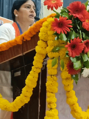 अनुप्रिया ने कहा- विपक्ष को 2027 में भी हार का ठीकरा किसी और के सिर फोड़ना है।
