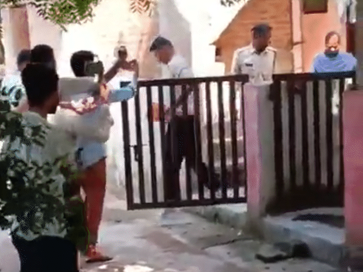 वारदात के बाद मौके पर पहुंची पुलिस की टीम।