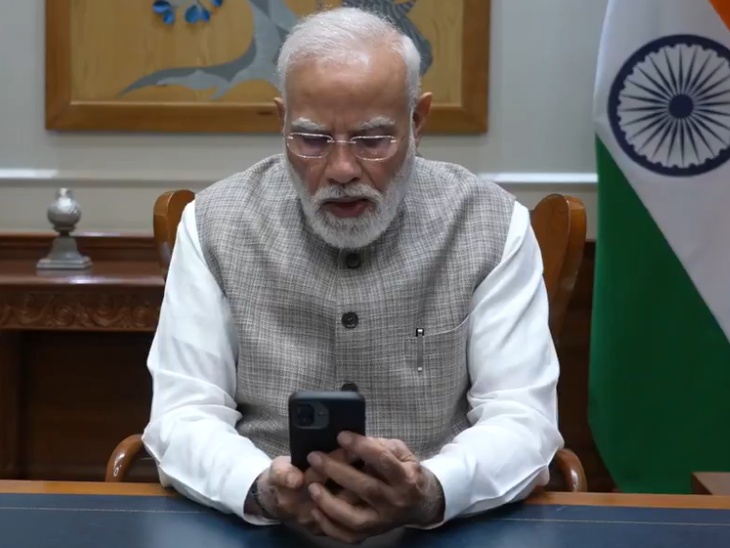 PM मोदी ने शुक्रवार सुबह कैप्टन स्मित मच्छर से 9 मिनट वीडियो कॉल पर बातचीत की।