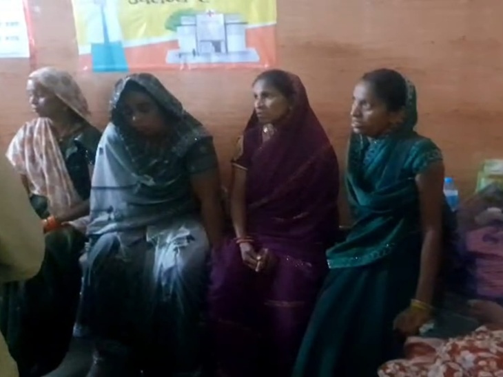 हादसे में कुछ महिलाओं को मामूली चोटें आई है।