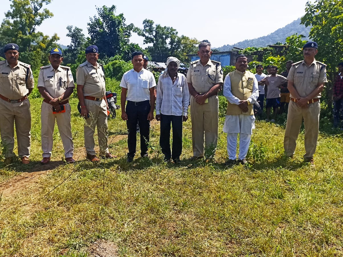 वारदात के बाद मौके पर पहुंची पुलिस की टीम।