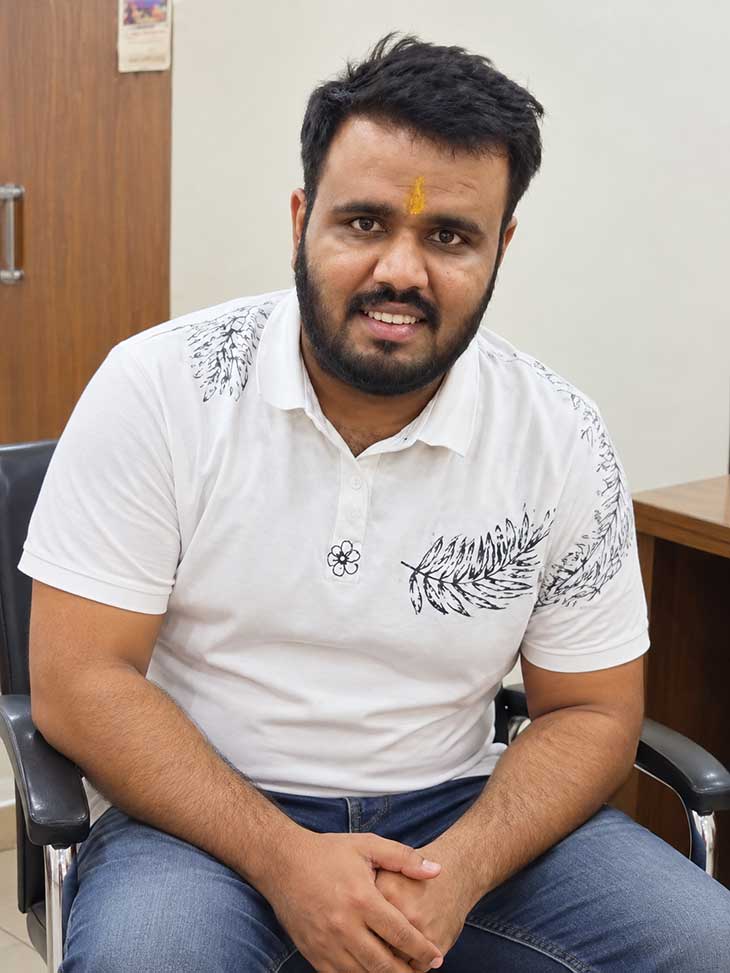 नोएडा में 68 मंजिला इमारत की 43वीं मंजिल से कूदा युवक, शरीर के हुए टुकड़े