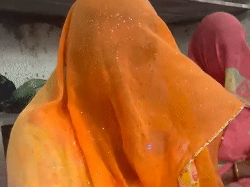 पति की मौत के बाद पत्नी आशा कंवर का रो-रोकर बुरा हाल है।