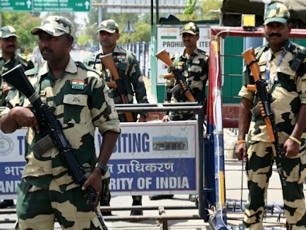 अमृतसर में भारत-पाकिस्तान के वाघा बोर्डर पर तैनात BSF के जवान। (फाइल फोटो) - Dainik Bhaskar