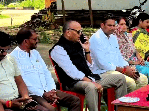 29 सितंबर को अजय चंद्राकर ग्राम परेवाडीह पहुंचे थे। यहां किसानों ने उन्हें अपनी समस्या बताई।