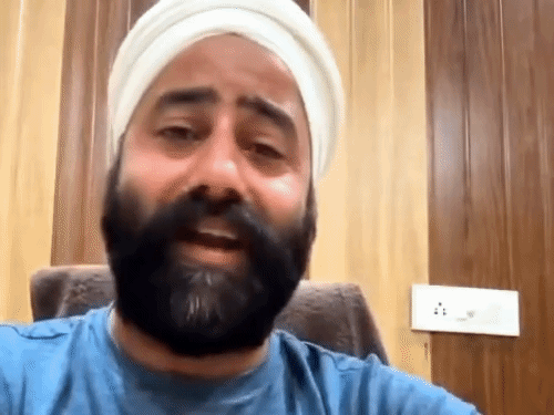 विधायक ने रोते हुए वीडियो जारी किया और कहा कि मेरे बच्चों से ही स्कूल में सवाल लिए जाते हैं।